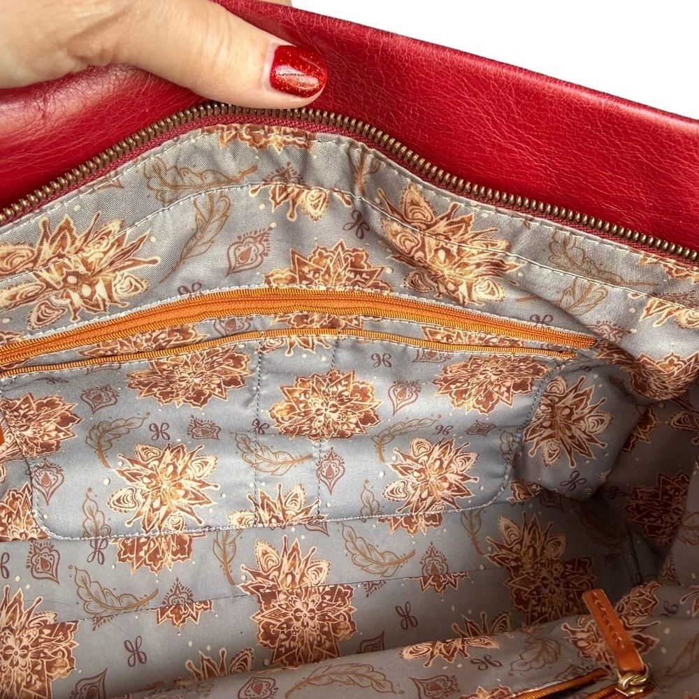 Hobo Broker Tote Cardinal - Picture 8 of 12